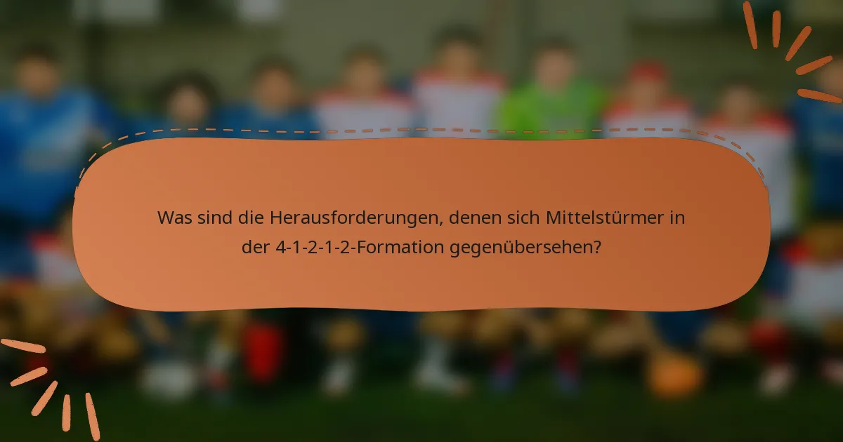 Was sind die Herausforderungen, denen sich Mittelstürmer in der 4-1-2-1-2-Formation gegenübersehen?
